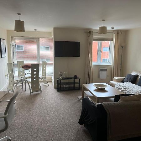 Gunwharf Quays Harbour Apartments 포츠머스 외부 사진