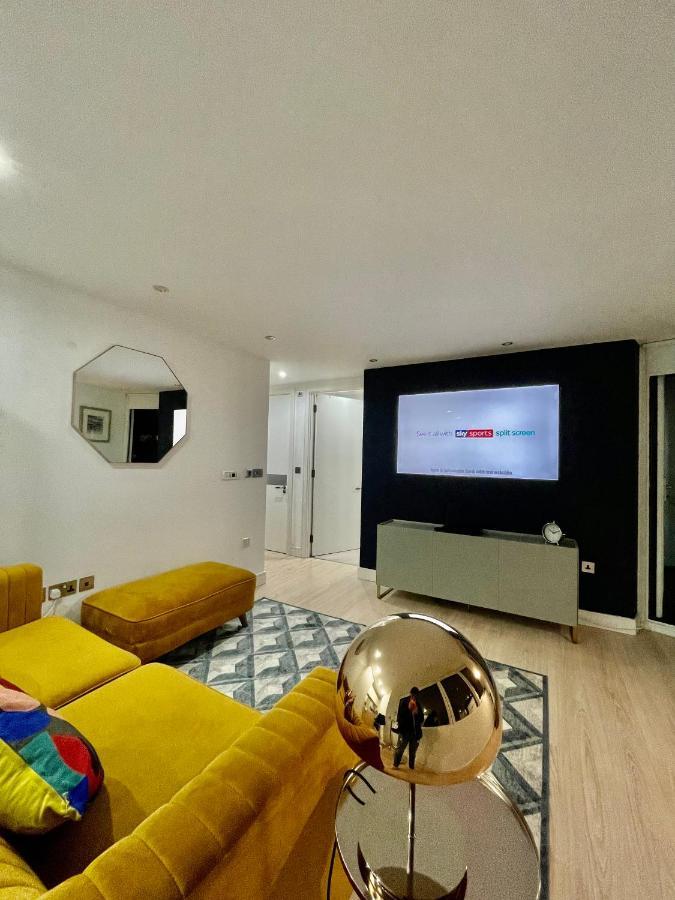 Gunwharf Quays Harbour Apartments 포츠머스 외부 사진