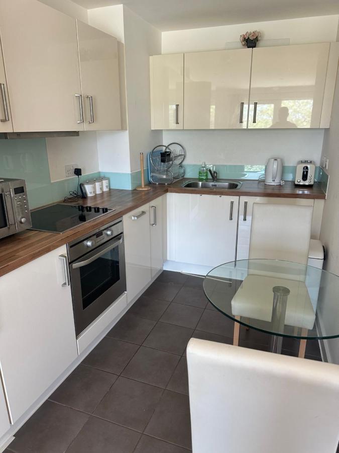 Gunwharf Quays Harbour Apartments 포츠머스 외부 사진