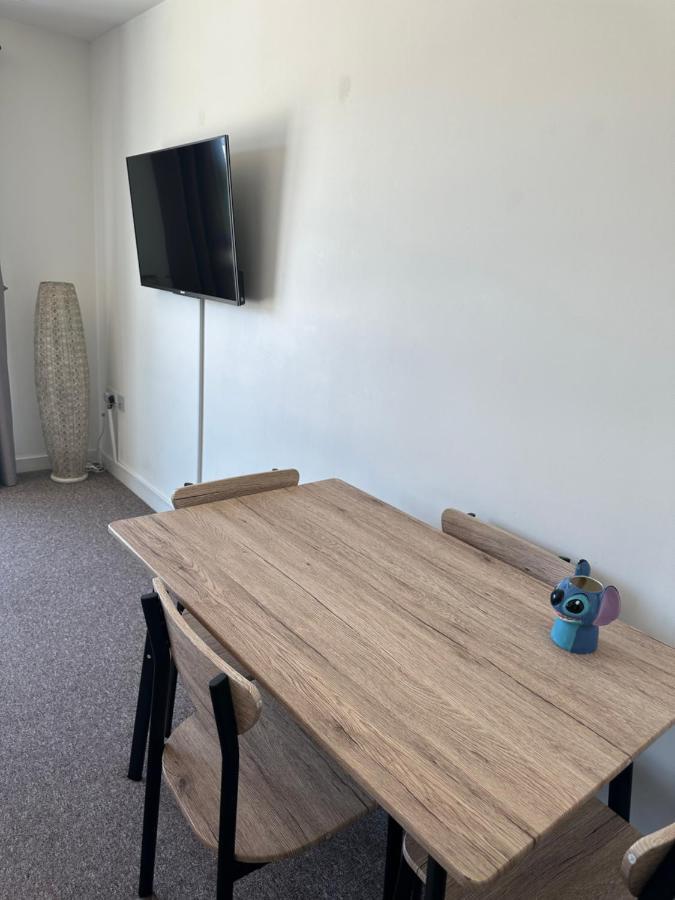 Gunwharf Quays Harbour Apartments 포츠머스 외부 사진