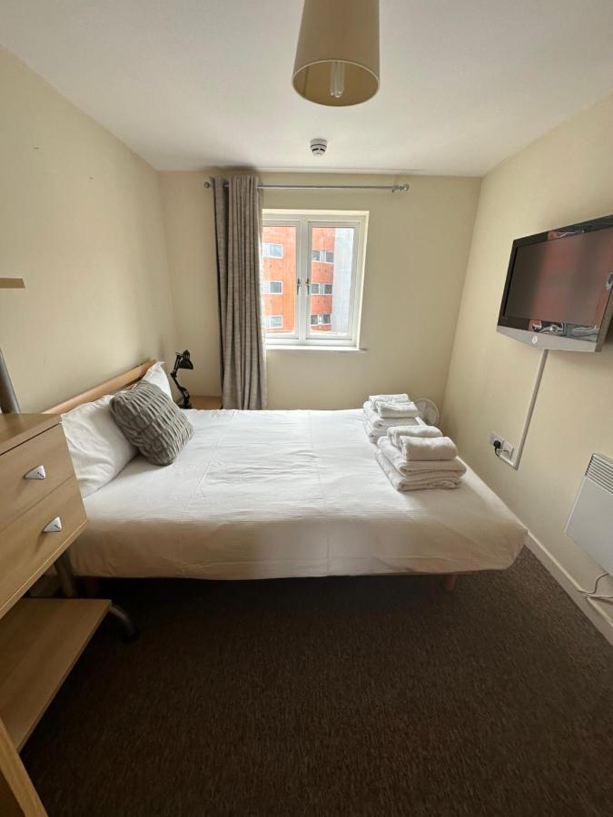 Gunwharf Quays Harbour Apartments 포츠머스 외부 사진