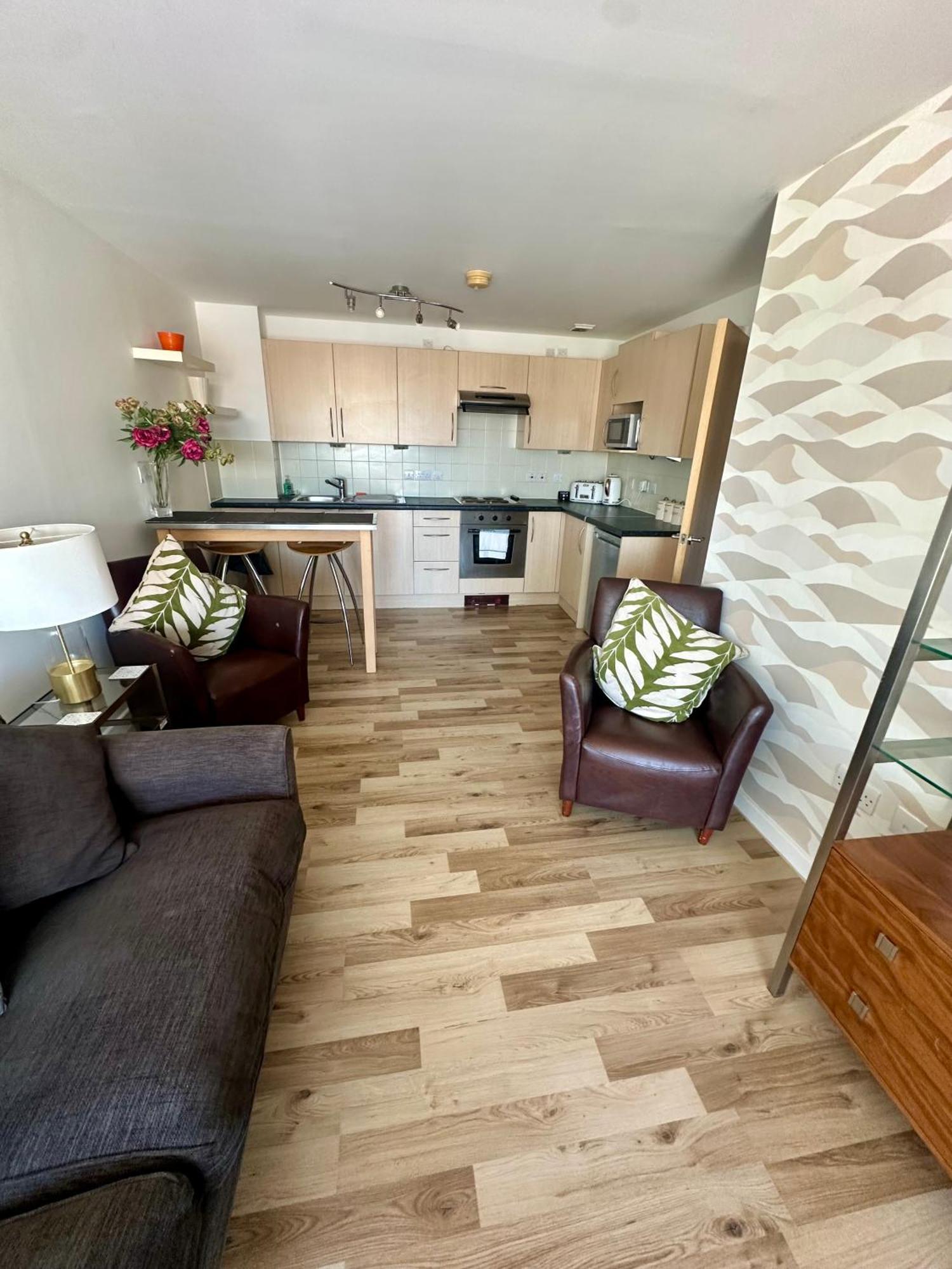 Gunwharf Quays Harbour Apartments 포츠머스 외부 사진