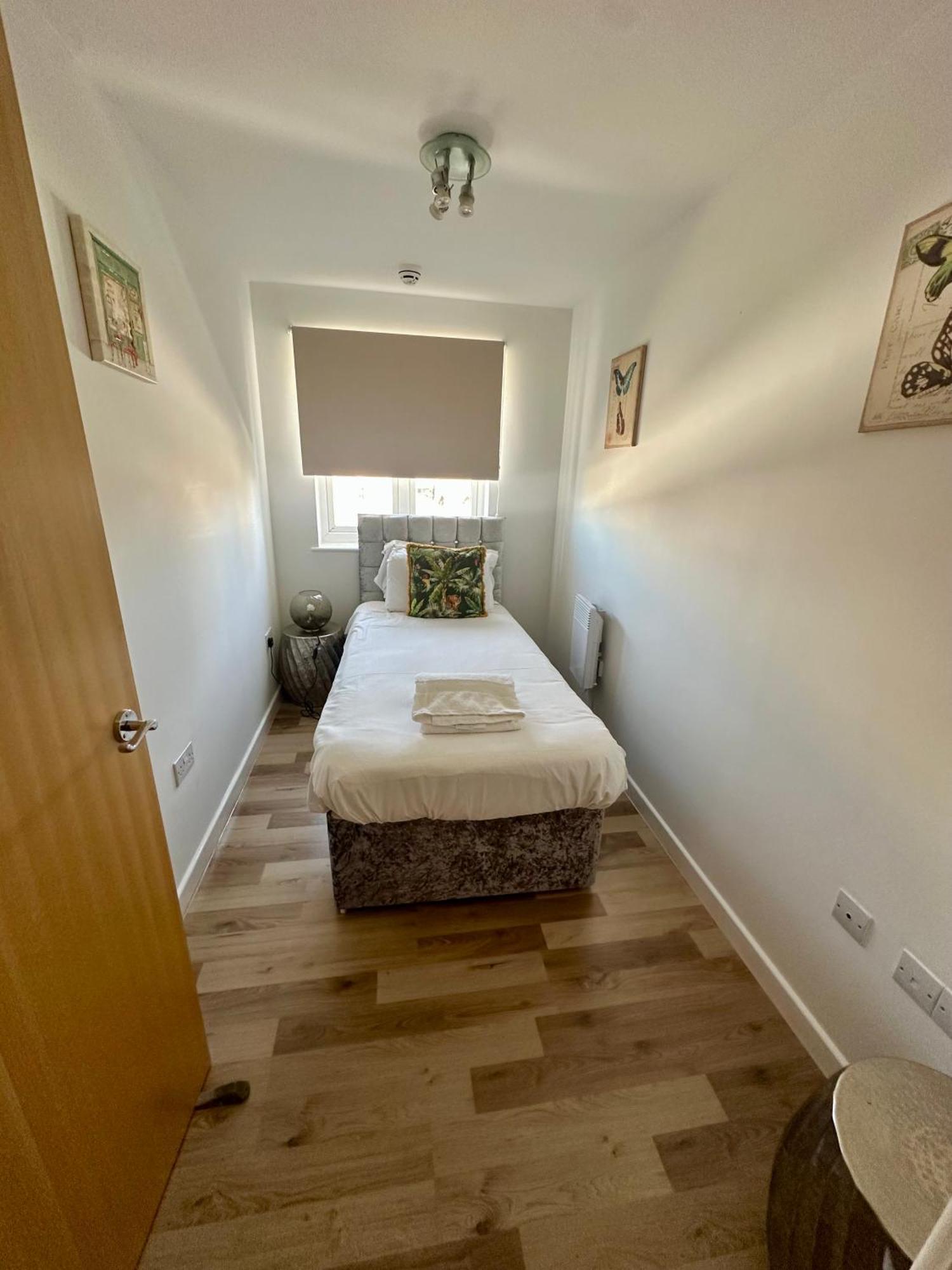 Gunwharf Quays Harbour Apartments 포츠머스 외부 사진
