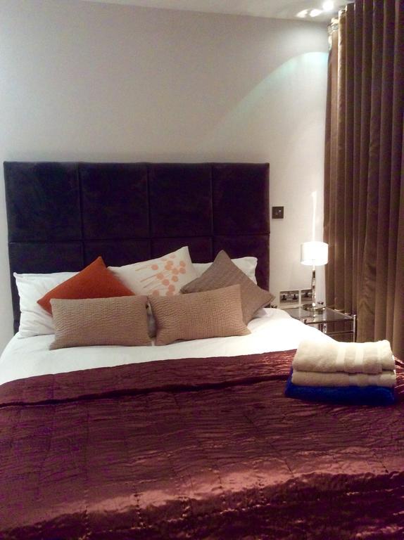 Gunwharf Quays Harbour Apartments 포츠머스 외부 사진