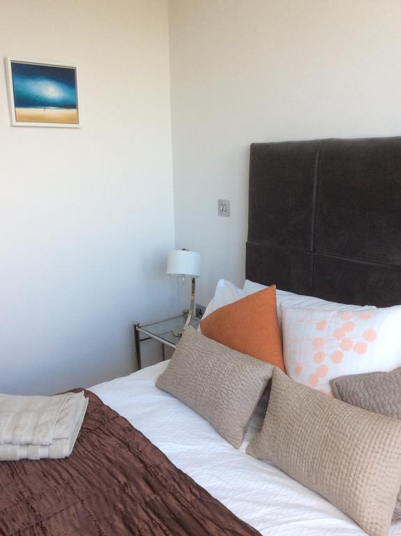 Gunwharf Quays Harbour Apartments 포츠머스 외부 사진