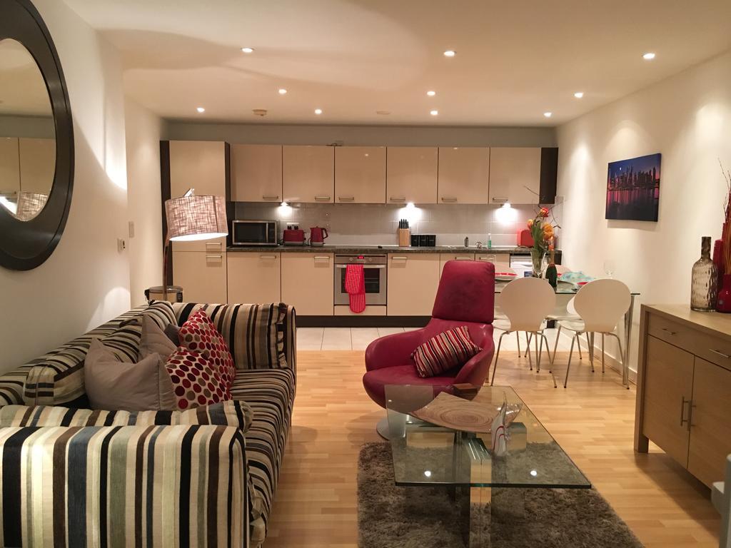 Gunwharf Quays Harbour Apartments 포츠머스 외부 사진