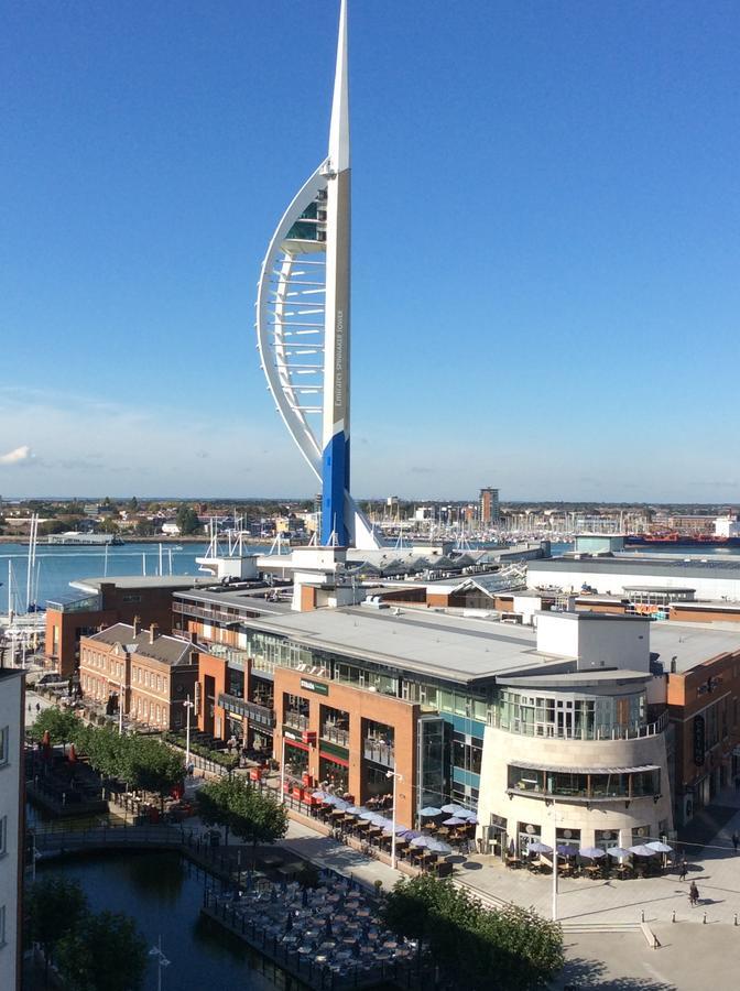 Gunwharf Quays Harbour Apartments 포츠머스 외부 사진